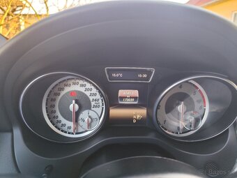 Mercedes Benz GLA 180 - 5