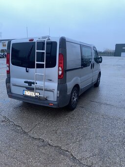 Opel Vivaro 2.5 - 5
