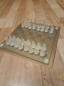 Spoločenská sklenená hra - šach - 5