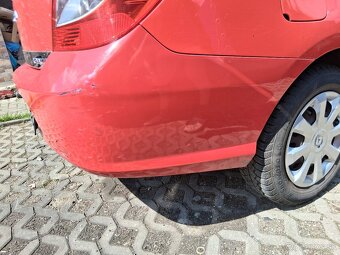 Predam zadný nárazník na renault Thália 1.2 55kw rok 2011 - 5