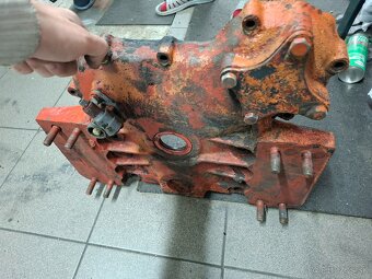 Predam diely na motor Zetor - 5