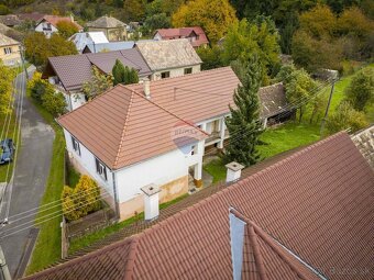 Utešený dom na predaj s veľkou záhradou v dedinke České Brez - 5