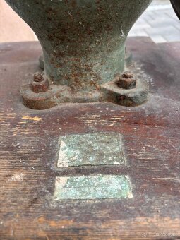 Starožitný ručný mlynček na obilie / šrotovník - 1920-1940 - 5