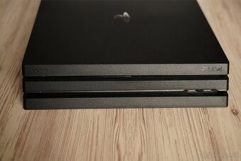 PS4 Pro 1TB + 3 hry (Uncharted 4, RDR2, GT) - 5