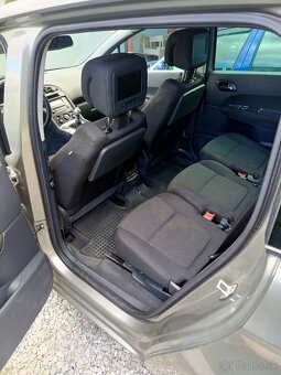 Peugeot 5008 - 5