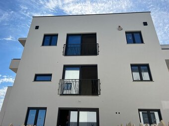 3-izboý apartmán v novostavbe s výhľadom na more /Chorvátsko - 5