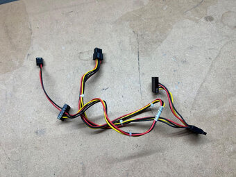 Predám napájací kabel na disky sata z HP 600 G1 - 5