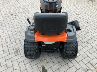 Trávnikový traktor Husqvarna, Model TS 243T - 5