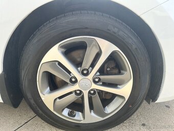 Hyundai i30 1.6 CRDi 4 500€ - 5