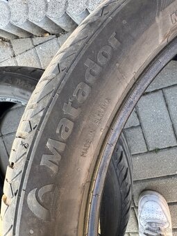 235/45 R19 - 5