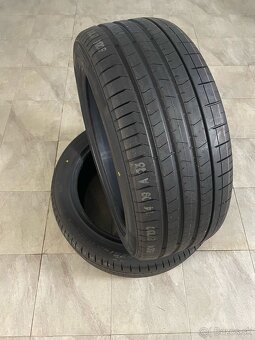 Predám dve nové letné pneu pirelli 275/45/21 - 5