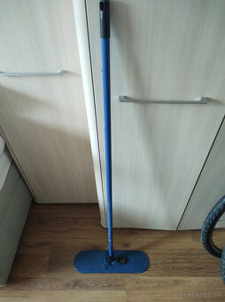 (42)  Mopy - 5
