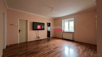 Rodinný dom s pozemkom 1396 m², Šurany, Nové Zámky - 5