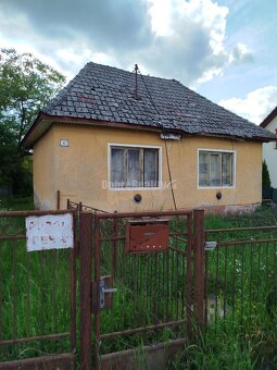 Veľký stavebný pozemok s rodinným domom v tichom prostredí . - 5