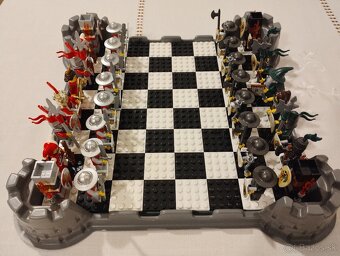 LEGO 853373 Kingdoms Chess Set - 5