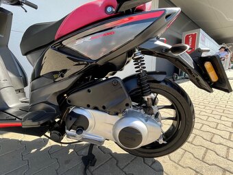 Aprilia SR Motard 125 - 5
