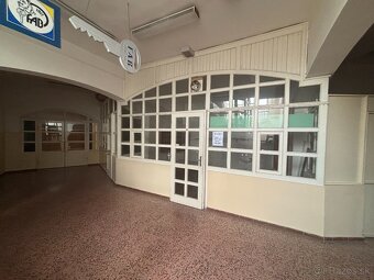 Predaj obchodného priestoru v tržnici Komárno - 5