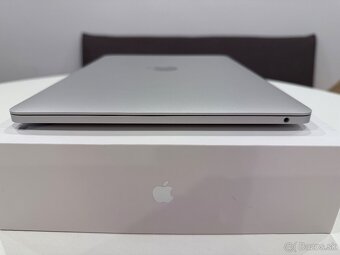  MacBook Pro 13" M2 chip 24GB/2TB Strieborný SK - 5