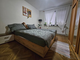 Ponúkam na predaj veľkometrážny 3-izb. byt v centre mesta. - 5