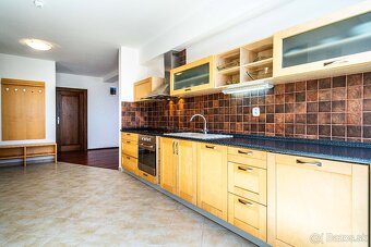Na predaj veľký 3-izbový apartmán s krbom, Tatranská Lomnica - 5