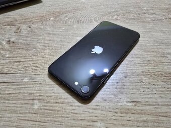 Iphone se 2020 plnefunkcny telefon s nabijacim kablom ma len - 5