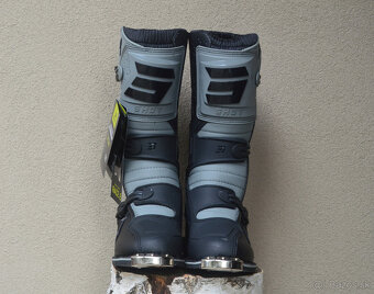 Predám enduro čierno sivé šedé čižmy - 5