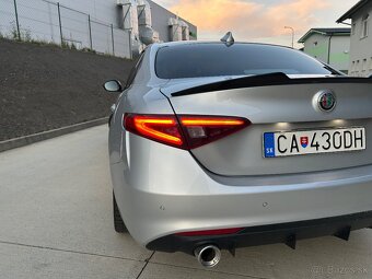 Alfa Romeo Giulia - 5
