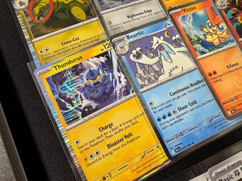Pokemón Reshiram Album + 19x Vzácne Karty s EX + Darčeky - 5