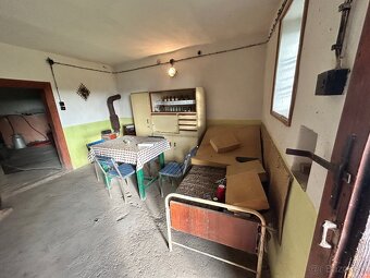 Ponúkam na predaj viničný dom s pivnicou v tichom prostredí - 5