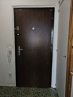 REZERVOVANÉ - Na predaj 1 izbový byt - Krosnianska ulica, Ko - 5