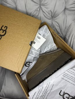 UGG Tazz II Molasses - 5