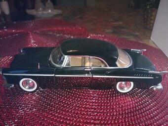Predám zberateľský model Chrysler C 300, 1955 , 1:24 - 5