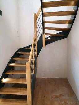 Samonosné drevené schody so zábradlím - 5