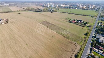 Pozemky s veľkým potenciálom, aj na výstavbu rodinných domov - 5