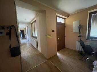 Rodinný dom na rozsiahlom pozemku v obci len 12 km od Michal - 5