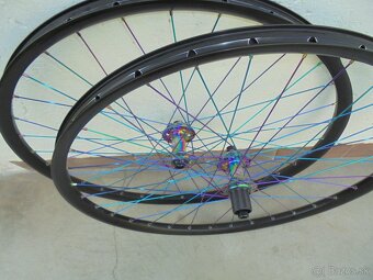 Kolesá na Pev.Osy 15x100 - 12x142 mm. alebo na  R.Upináky. - 5