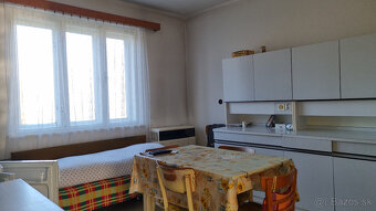 RODINNÝ DOM, GARÁŽ a POZEMOK 765 m2 +1310 m2 MODROVKA NMNV - 5