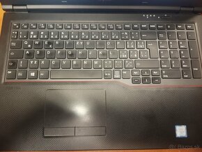 /Predaný/ 15,6"FHD FujitsuE558 i5-7300U,8GB,256GB SSD,W10 - 5