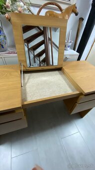 REZERVOVANE//Písací / kozmetický stôl IKEA - 5