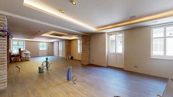 Obchodný priestor v centre Trnavy – novozrekonštruovaný s hi - 5