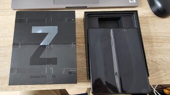 Rozbitý Samsung Galaxy Z Fold 3 na diely - 5