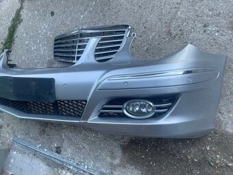 Mercedes w211 e class naraznik maska facelift - 5
