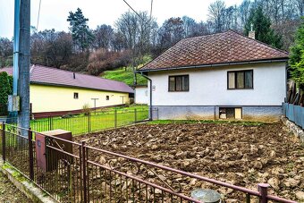 GIRALTOVCE-veľký pozemok 2.196 m2, podpivničený dom, 3xizba - 5