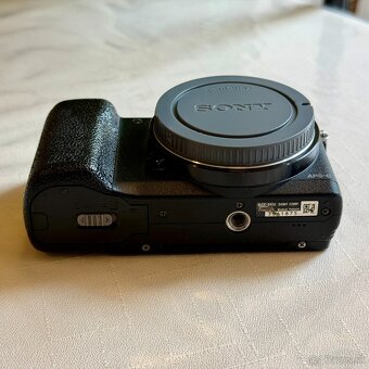 Sony A5100 černý + příslušentví - 5