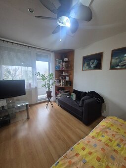 1-IZBOVÝ BYT S BALKÓNOM V KN. - 5