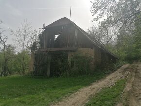 Ponúkame na predaj usadlosť na polosamote pri obci Bukovec - 5