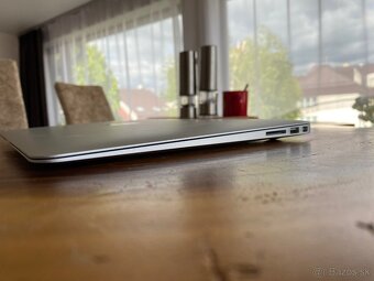 MacBook Air 13" i5 240GB SSD, 4GB ram - 5