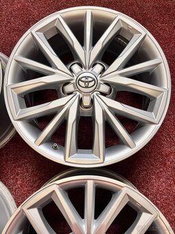 5x114,3 R17 ORIGINÁL Alu Toyota Corolla 2022 - JAKO NOVÉ - 5