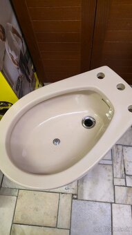 Darujem umyvadlá a bidet - 5