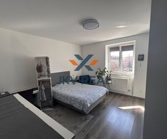 Slnečný kompletne zrekonštruovaný 3-izbový byt v centre Popr - 5